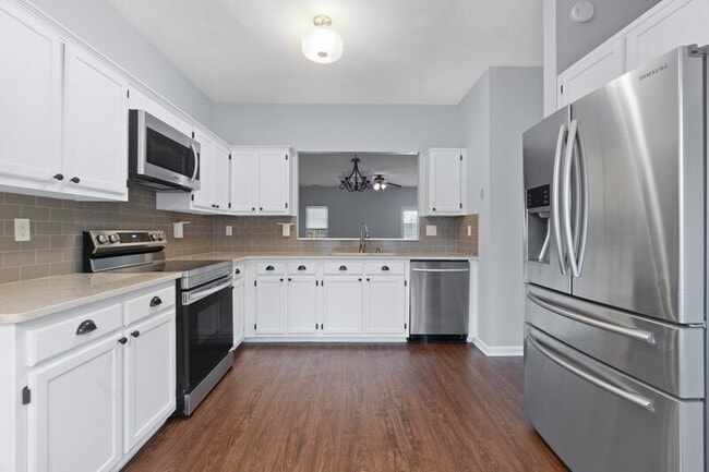 Building Photo - 3708 Gateway Pl