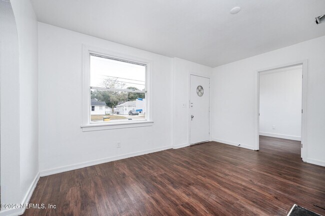 Building Photo - 366 W 67th St