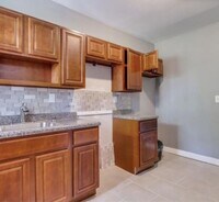 Building Photo - Newly Remodeled 3 Bedroom Home