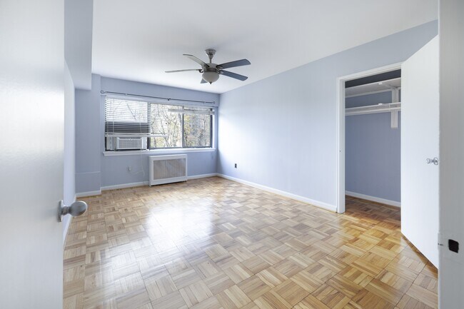 Building Photo - 3901 Tunlaw Rd NW