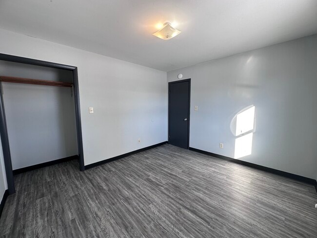 Building Photo - 301-3 Victor-