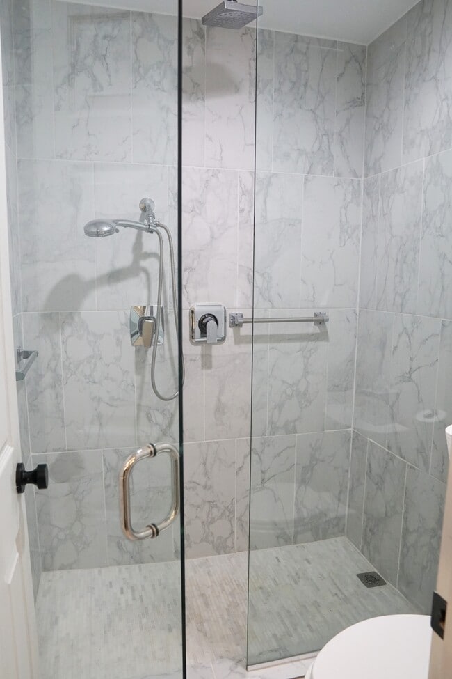 Building Photo - 401 El Cielo Rd