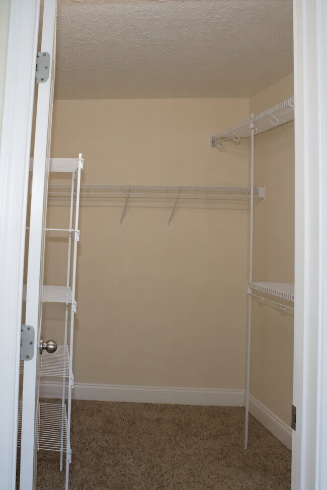 Building Photo - 1275 Eagle's View Dr