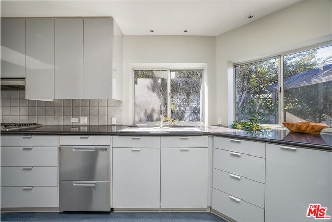 Building Photo - 2209 Pearl St