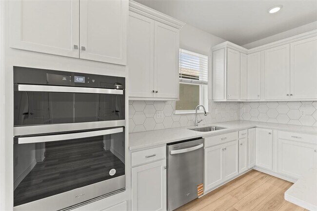 Building Photo - 6703 Michael Favor Wy