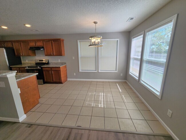 Building Photo - 7110 SW Greenview Dr