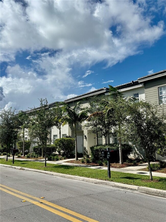 Building Photo - 1310 NW 6th Ave