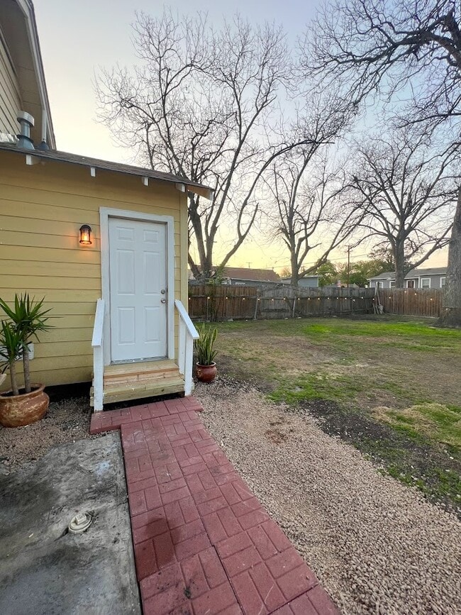 Back Yard - 1921 Sacramento