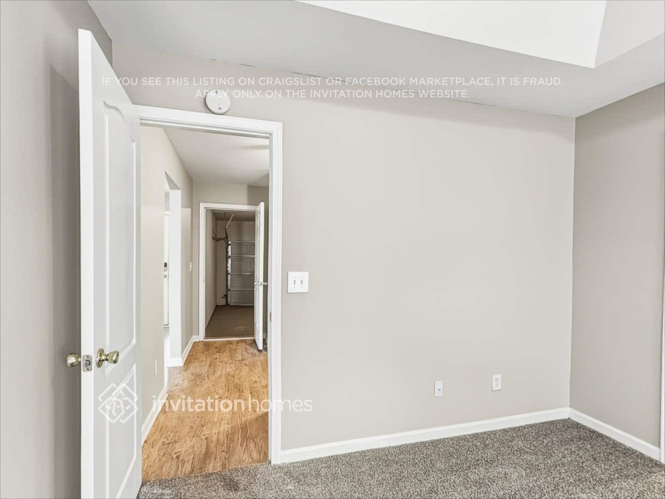 Building Photo - 4730 Camelot Dr