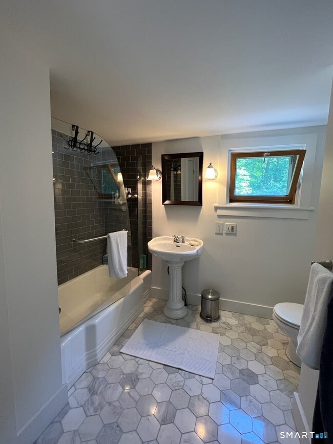 Building Photo - 41 Frenchmans Rd