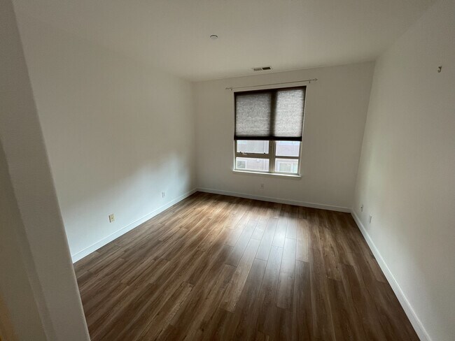 Building Photo - 5405 W 149th Pl