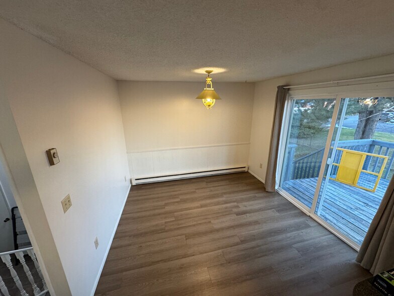 Building Photo - 4913-4915 N Drury Rd