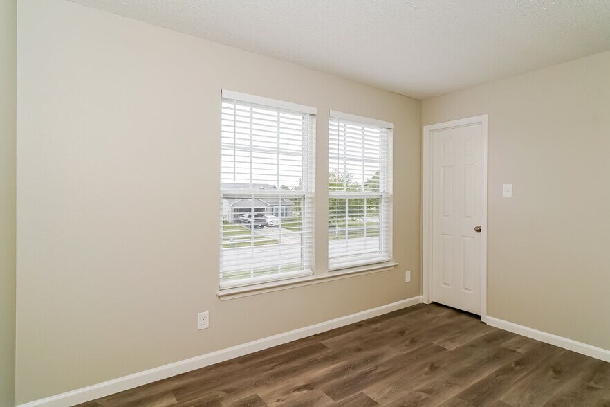Building Photo - 5609 Woodland Trace Blvd