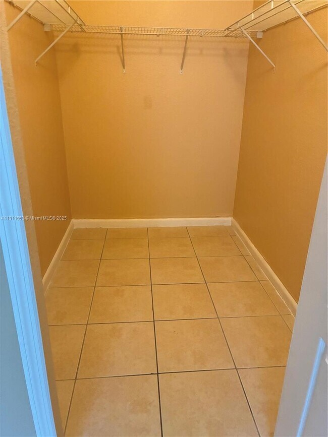 Building Photo - 1536 SE 25th St