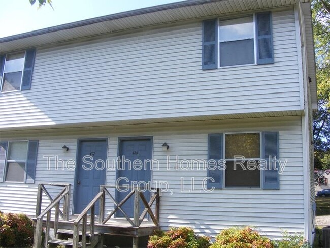 Primary Photo - 602 1/2 Tellico Avenue
