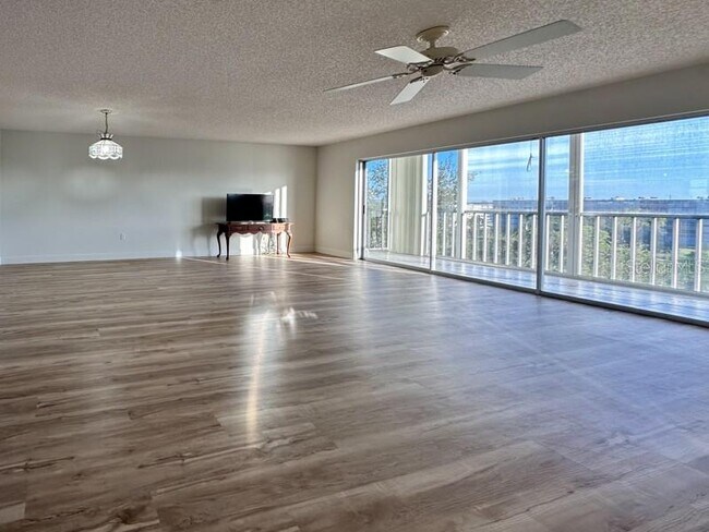Building Photo - 3640 Ironwood Cir