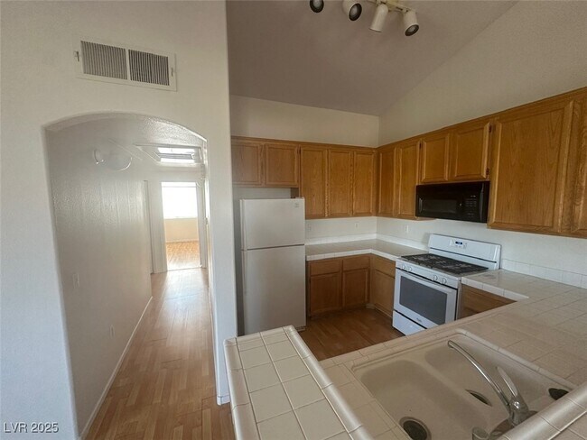 Building Photo - 75 N Valle Verde Dr