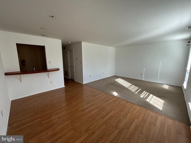 Building Photo - 25 Wyndham Pl