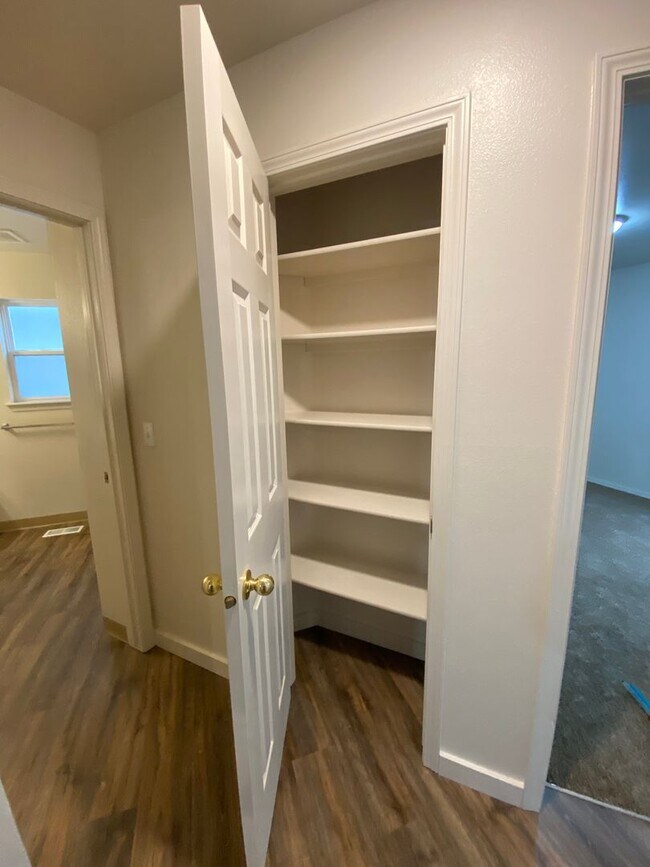 Building Photo - 313 S Meridian Rd