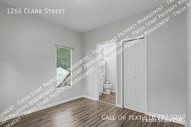 Building Photo - 1266 Clark St