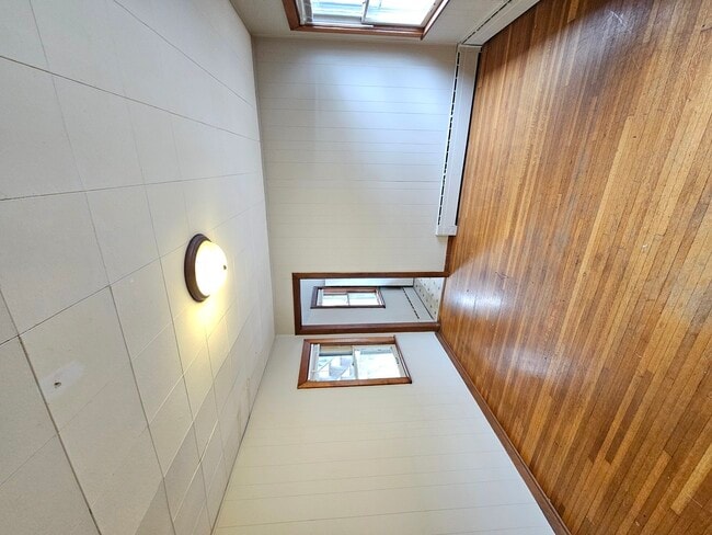 Building Photo - 211 Edwards Ave