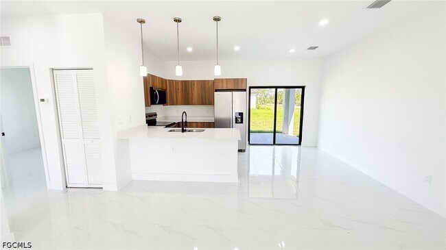 Building Photo - 721 Bering Ave S