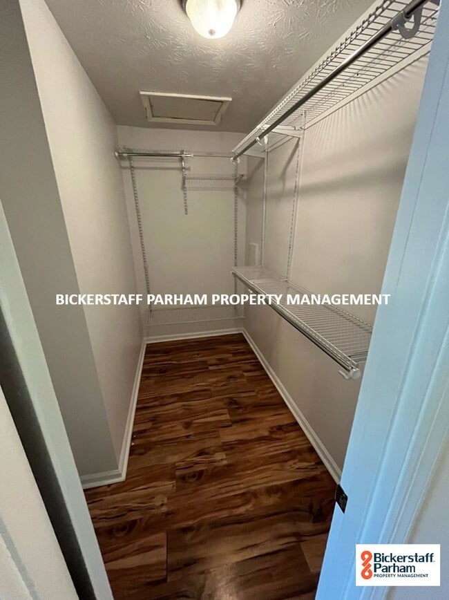 Building Photo - Great Experiences Are Just Around The Corner, Located Off Wynnton Road!