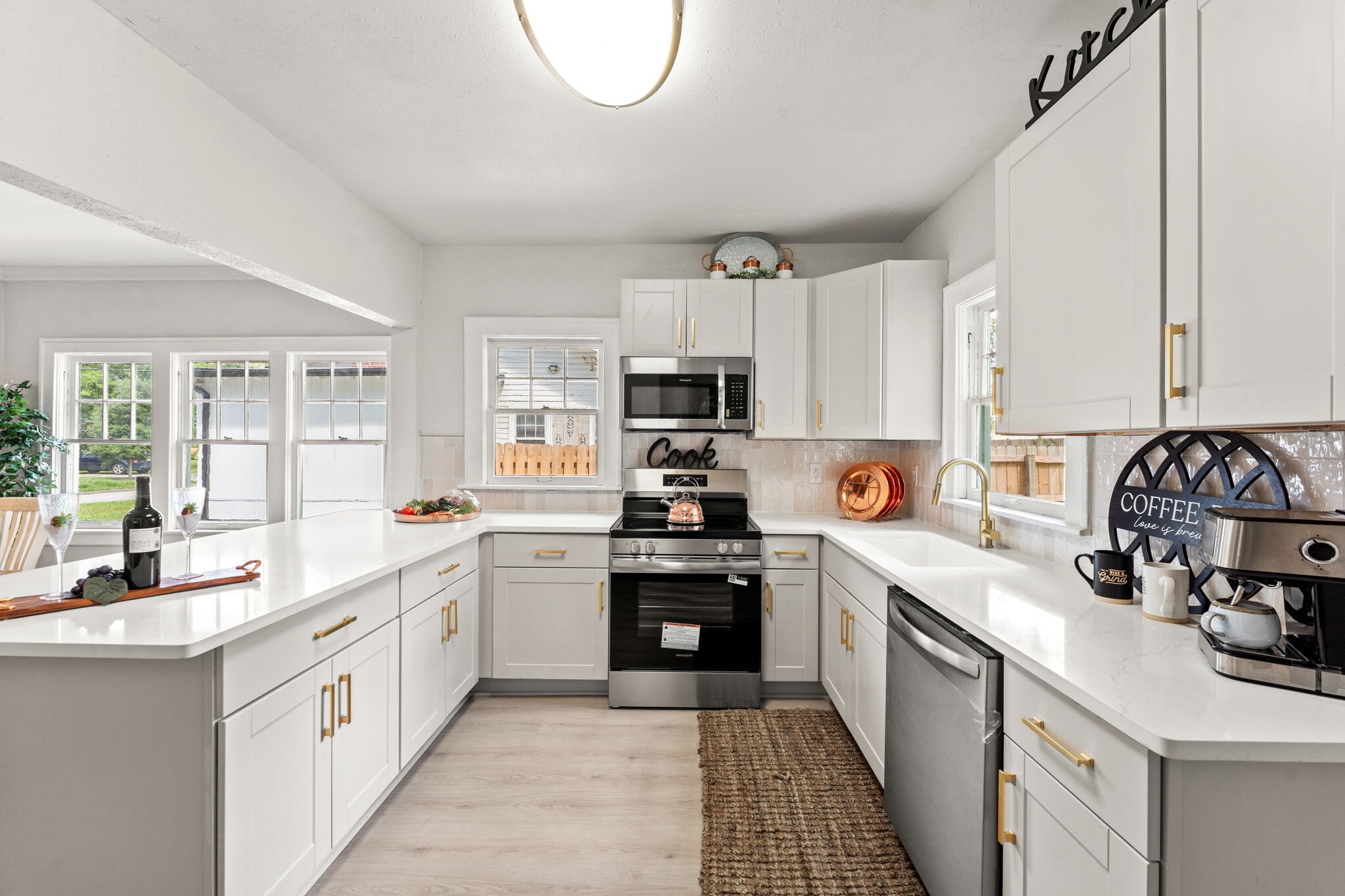 Kitchen - 593 Talbot Ave
