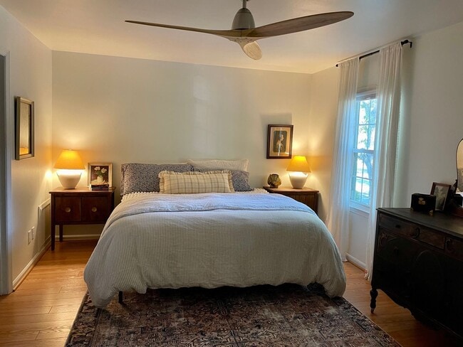 Building Photo - 3BD/2.5BA End Unit Townhouse in Hilltop Area!!