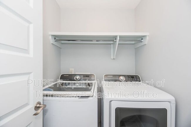 Building Photo - 919A Cahal Ave