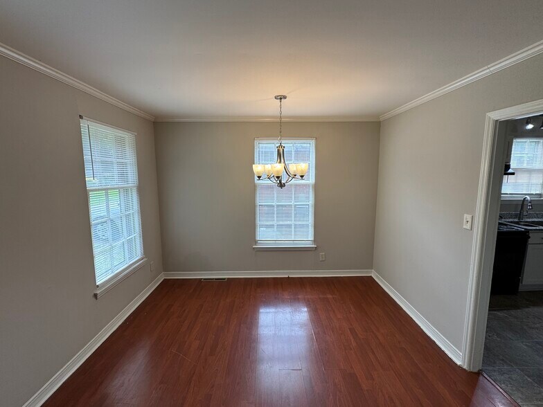 Building Photo - 2116 Finchley Dr