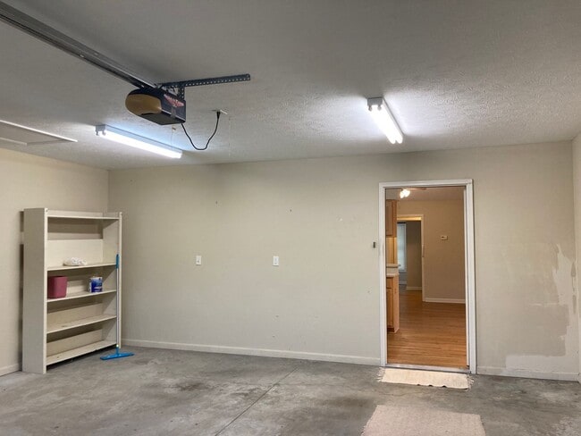 Building Photo - 106 Walnut Trace Cir