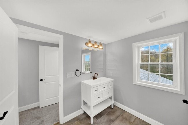 Building Photo - 10523 Howard Ave