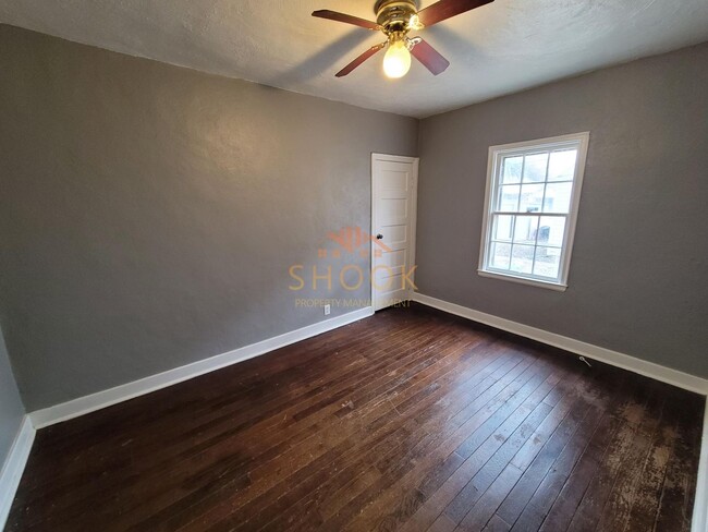 Building Photo - CENTRALLY LOCATED 3 BR HOME