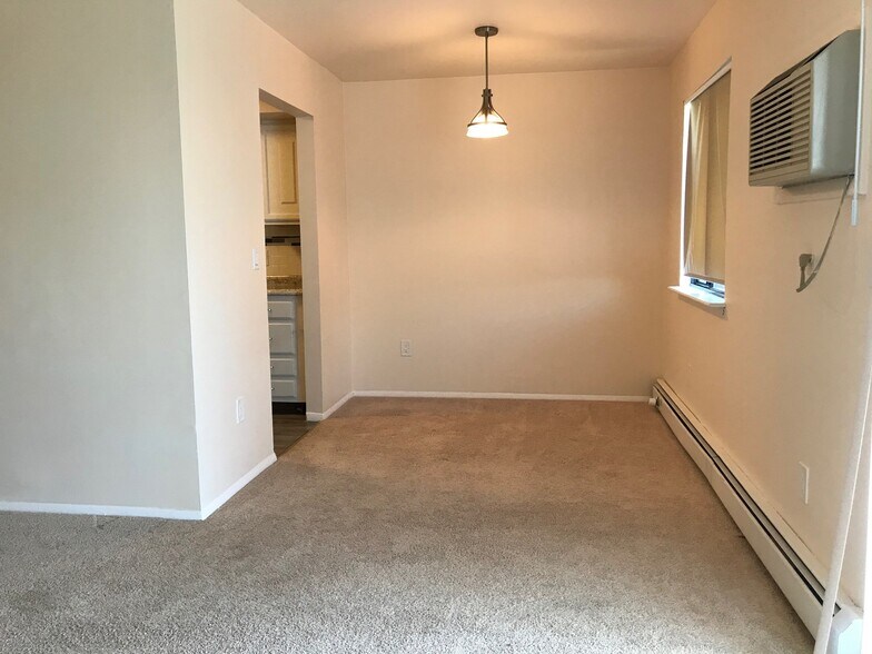 Dining area - 1408 Cherry Hill Dr
