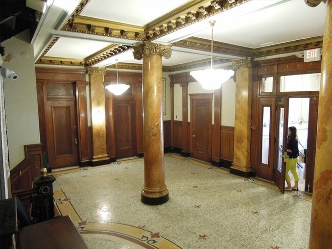 Building Photo - 8 Garrison St