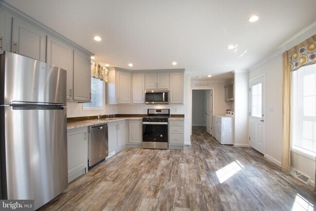 Building Photo - 162 Carnation Dr