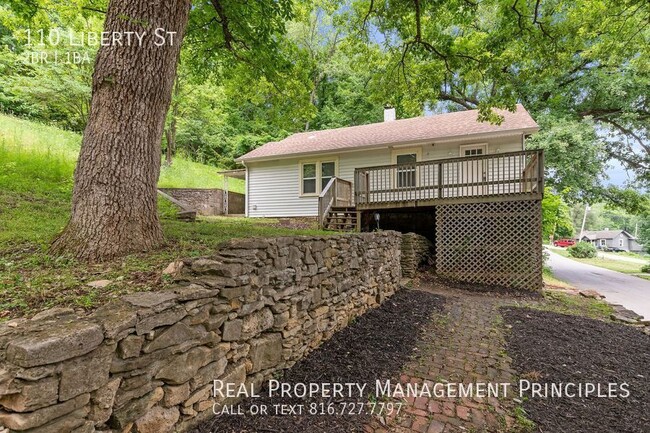 Building Photo - Completely Renovated 2 Bedroom Ranch!