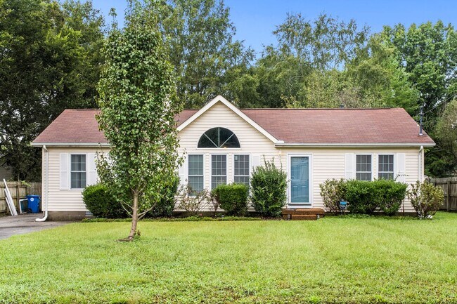 Primary Photo - Three Bedroom Ranch in Franklin