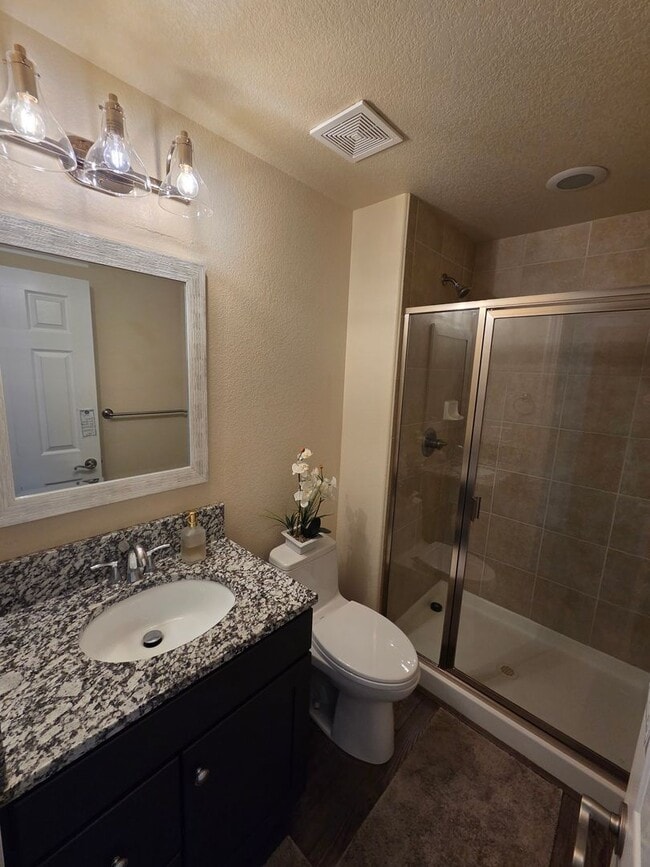 Building Photo - Beautiful and Expansive 4 Bed 3 Bath SFR by Buckley AFB