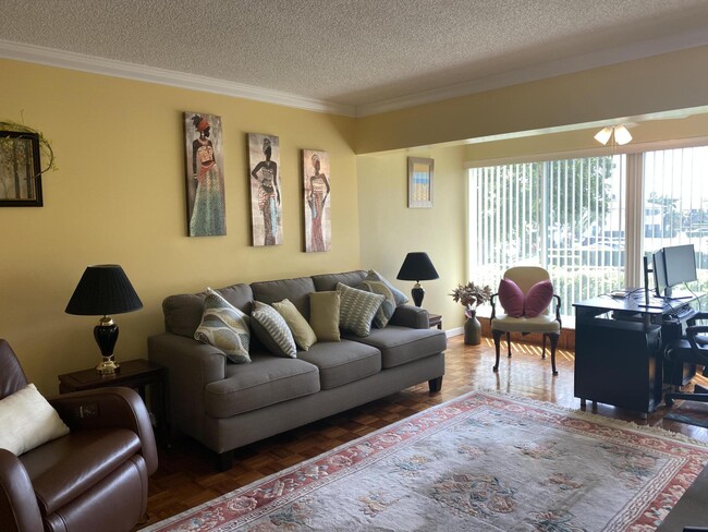 Primary Photo - 1121 Cactus Terrace