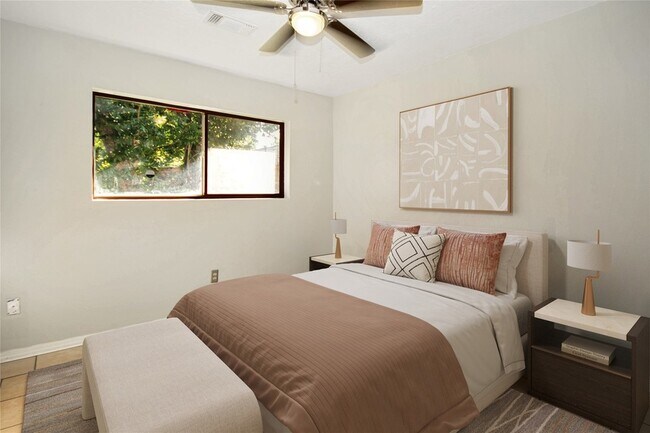 Building Photo - 10902 Mosscrest Dr