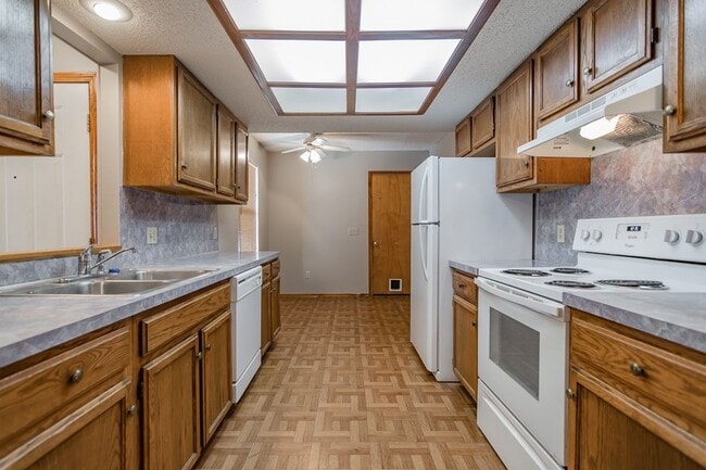 Building Photo - LEASING