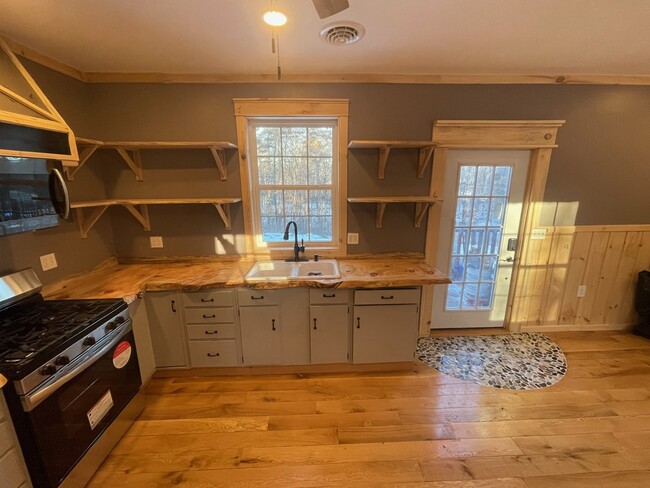 Kitchen - 338 Medway Earlton Rd