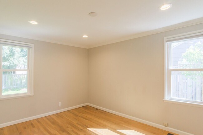 Building Photo - 3Bd/1Ba Seattle House