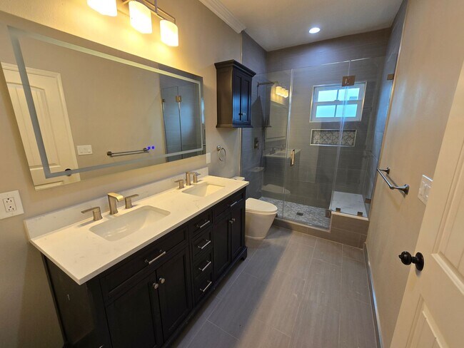 Building Photo - Fantastic 2 Bed, 2.5 Bath ADU unit in Sunn...