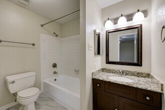 Building Photo - 9800 Pagewood Ln