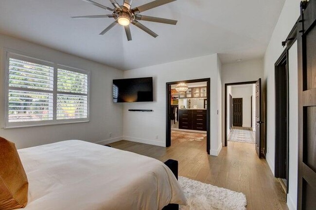 Building Photo - 6298 Sand Hills Cir