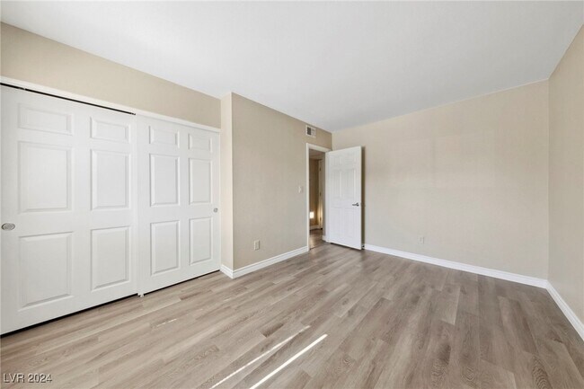 Building Photo - 4921 Indian River Dr