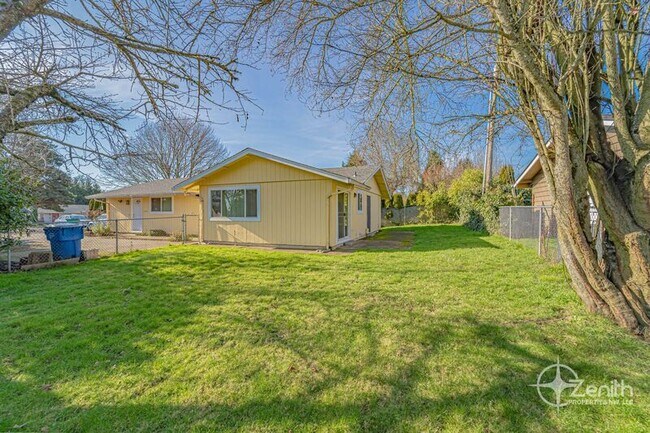 Building Photo - 3210 NE 44th St